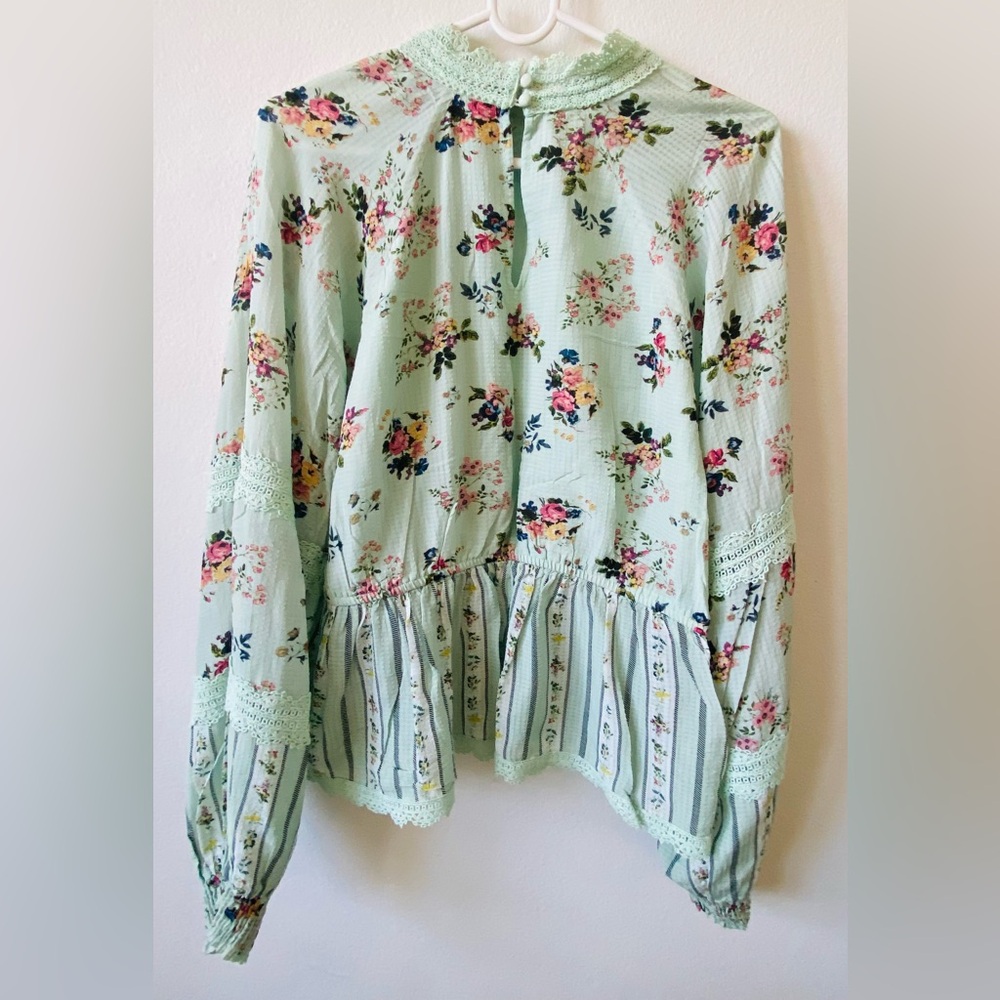 NWOT Amour floral lace blouse in a mint green color L - Picture 3 of 5